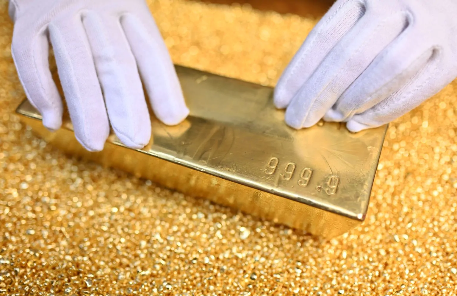 Gold marches higher as US jobs data boosts bets of early rate cut gold
